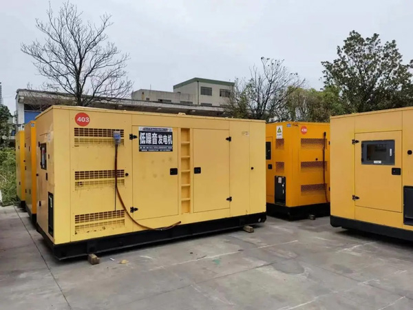 龙沙如何检查柴油发电机的空气滤清器是否需要更换？