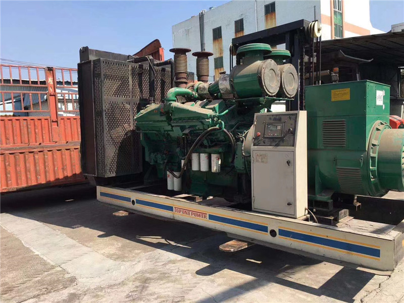 龙沙如何判断柴油发电机组的机油温度是否达到了合适的预热温度？